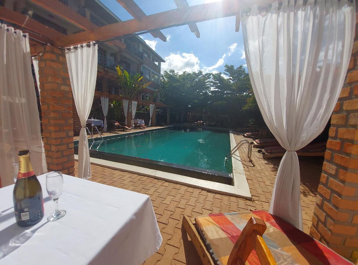 Island Continent Hotel Ivato  外观 照片