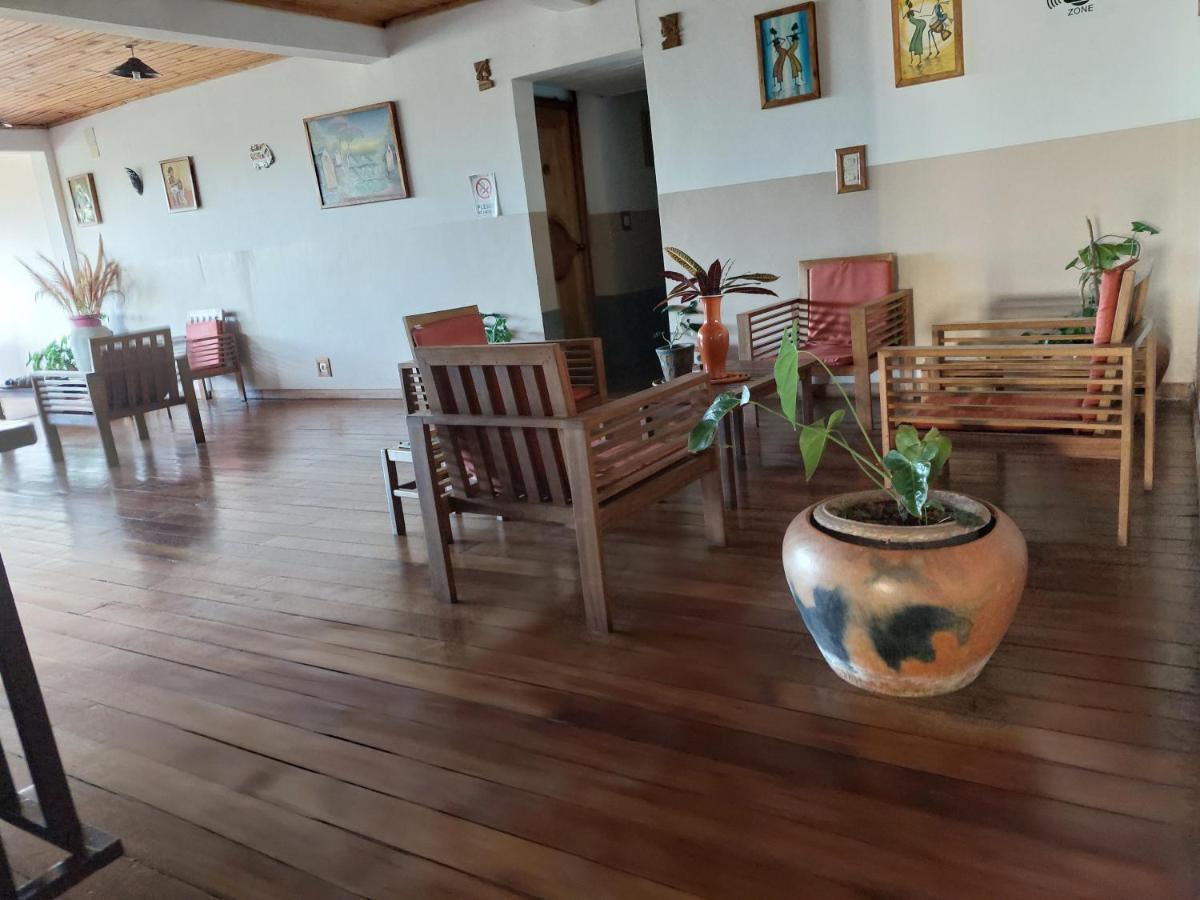 Island Continent Hotel Ivato  外观 照片