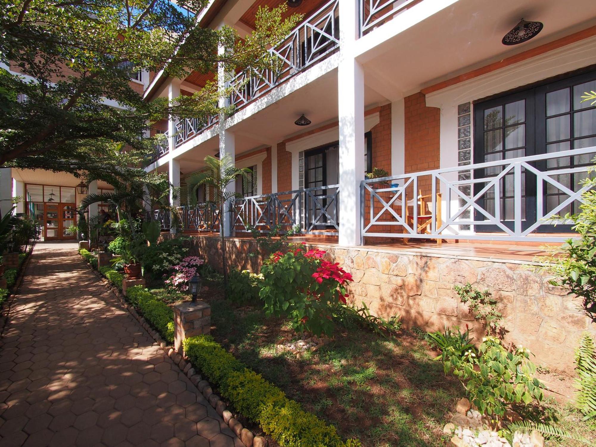 Island Continent Hotel Ivato  外观 照片