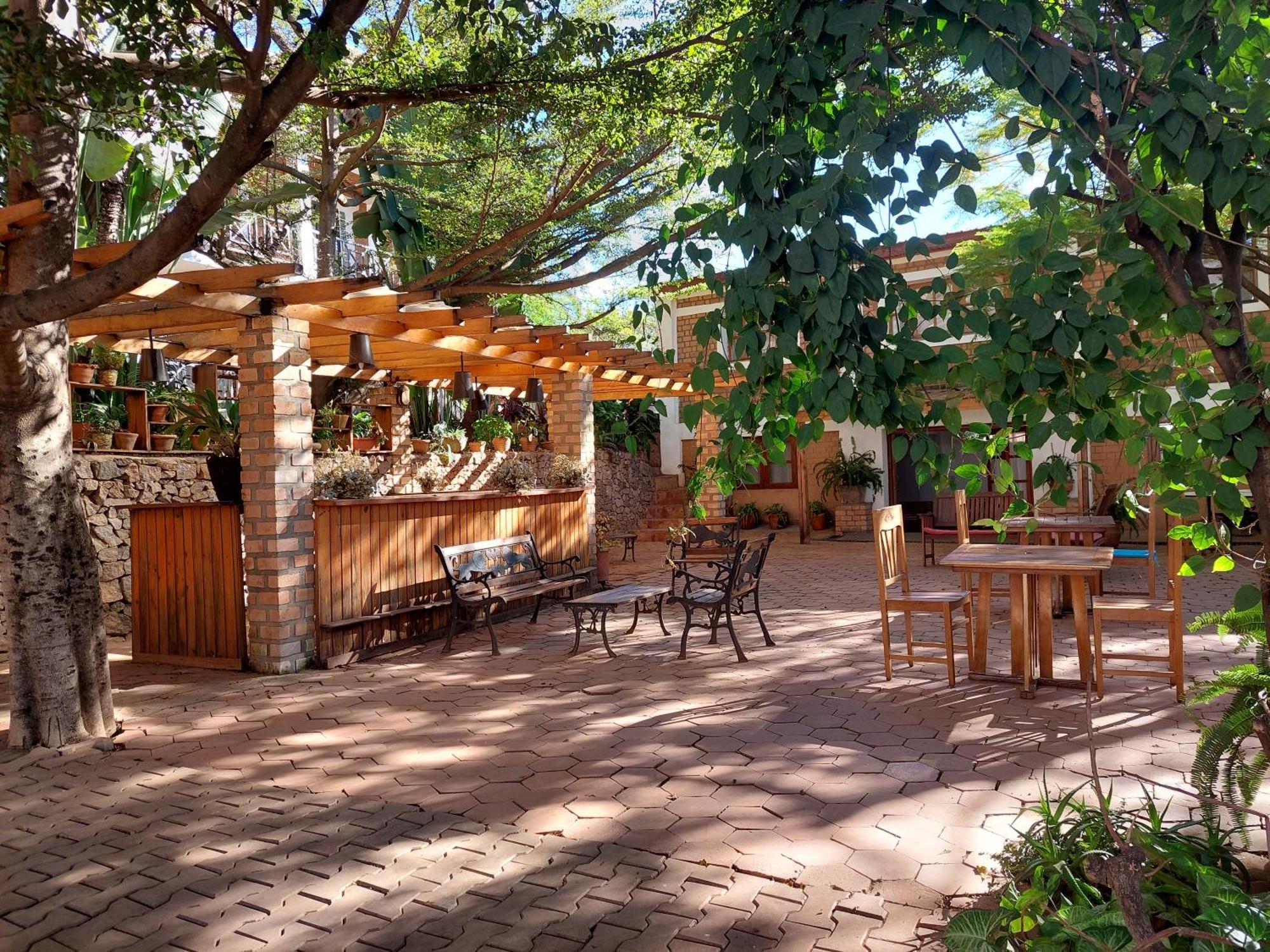 Island Continent Hotel Ivato  外观 照片