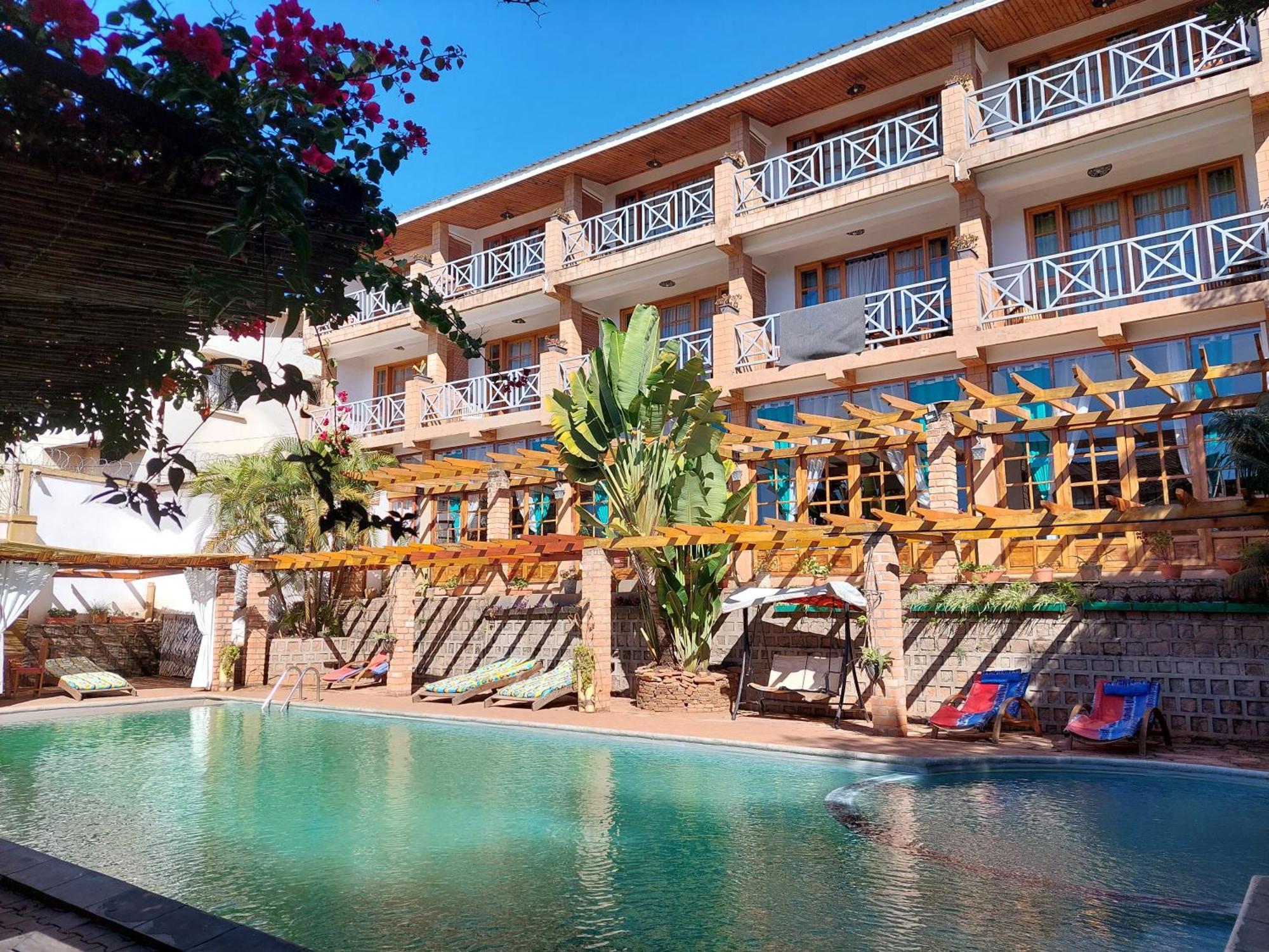 Island Continent Hotel Ivato  外观 照片