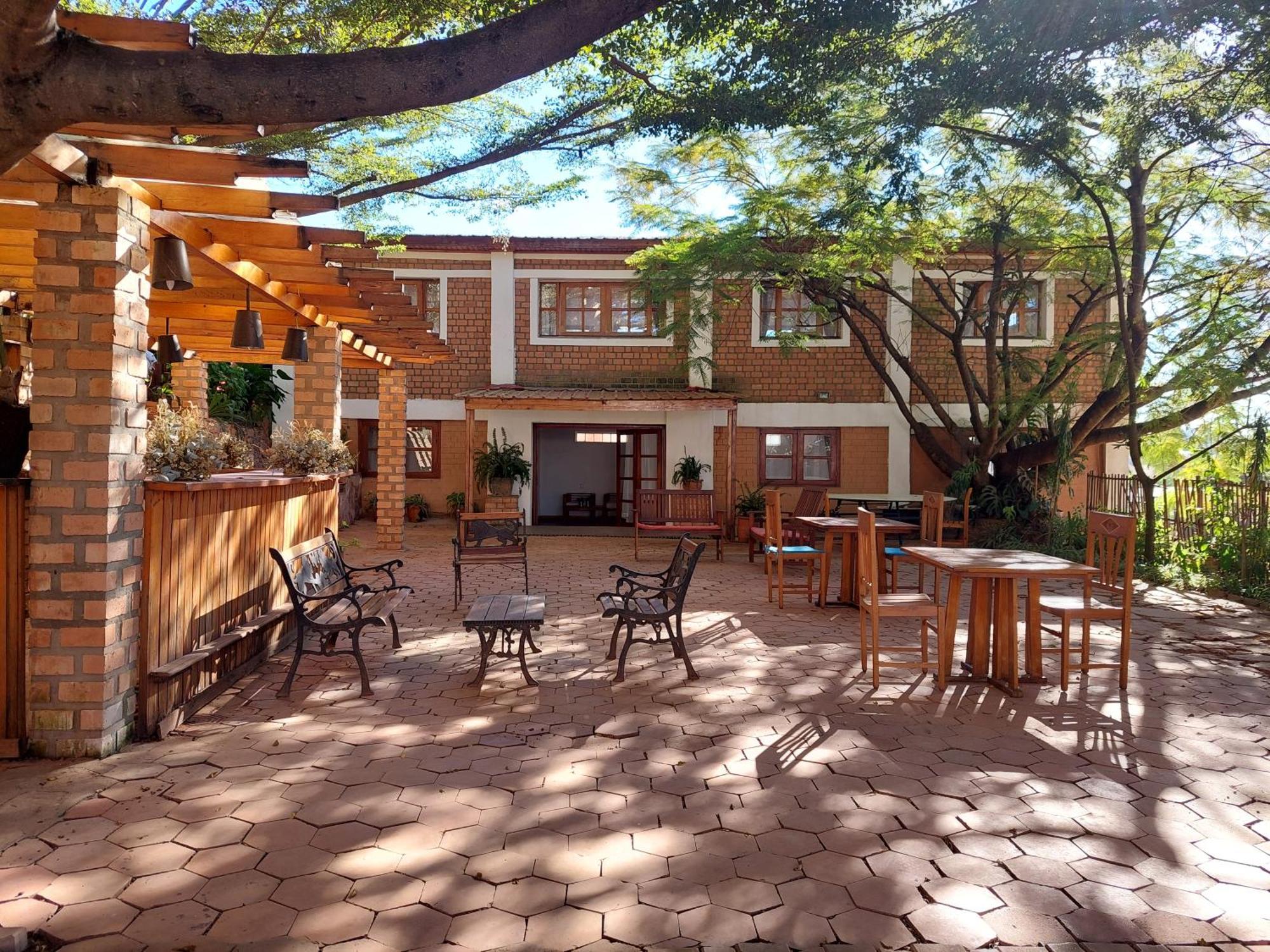 Island Continent Hotel Ivato  外观 照片