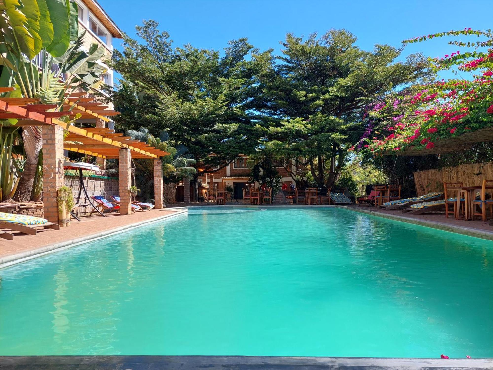 Island Continent Hotel Ivato  外观 照片