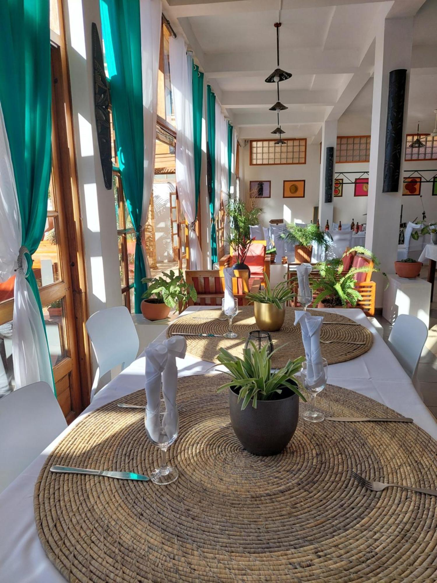 Island Continent Hotel Ivato  外观 照片