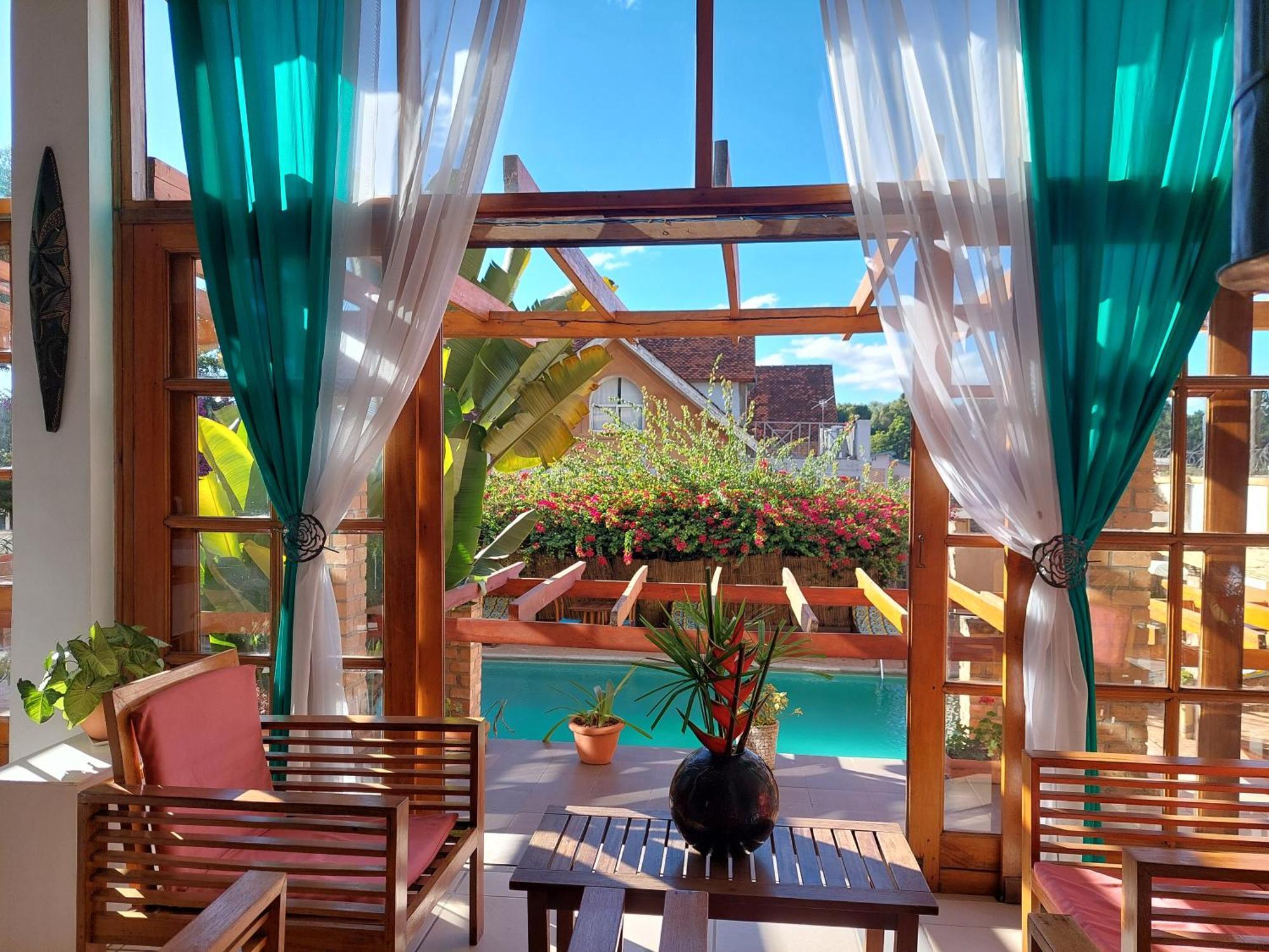 Island Continent Hotel Ivato  外观 照片