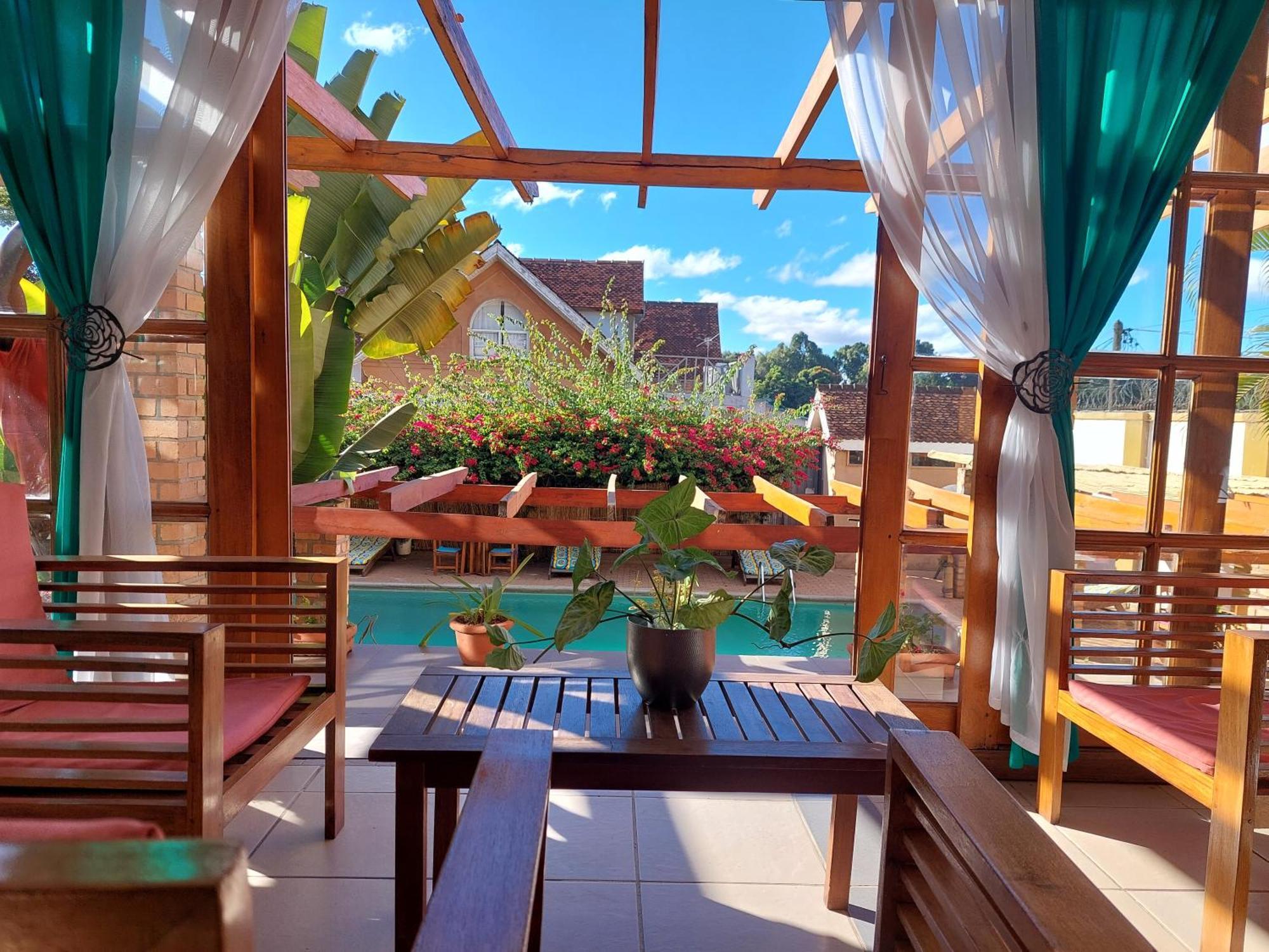 Island Continent Hotel Ivato  外观 照片