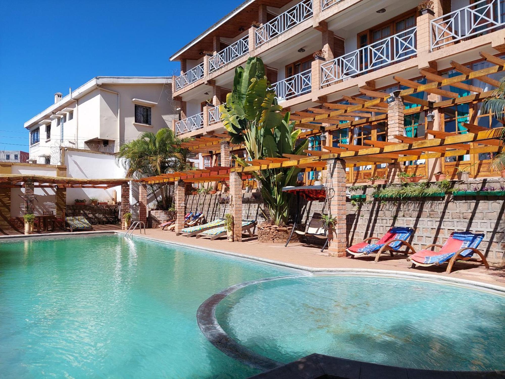 Island Continent Hotel Ivato  外观 照片