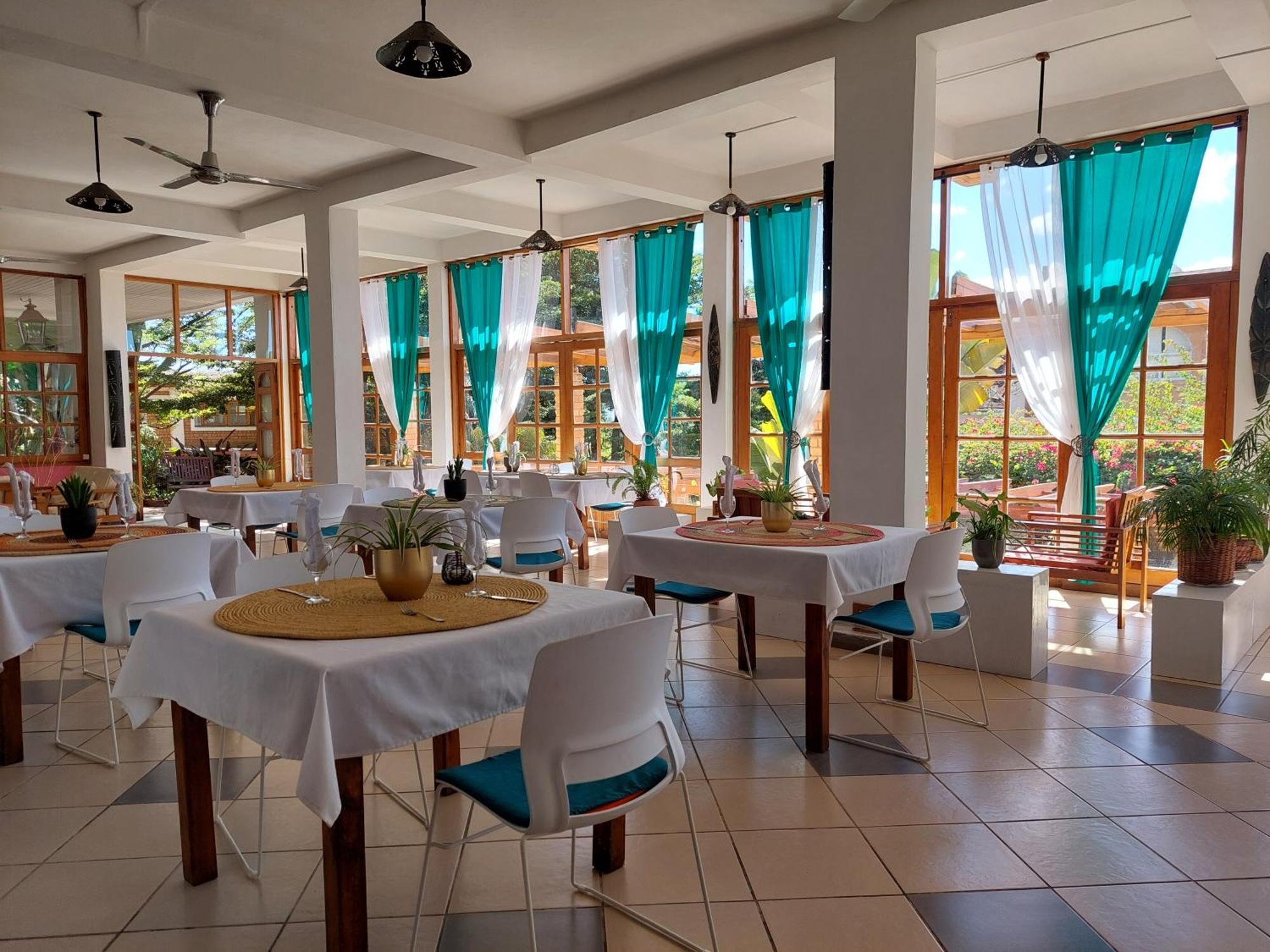Island Continent Hotel Ivato  外观 照片