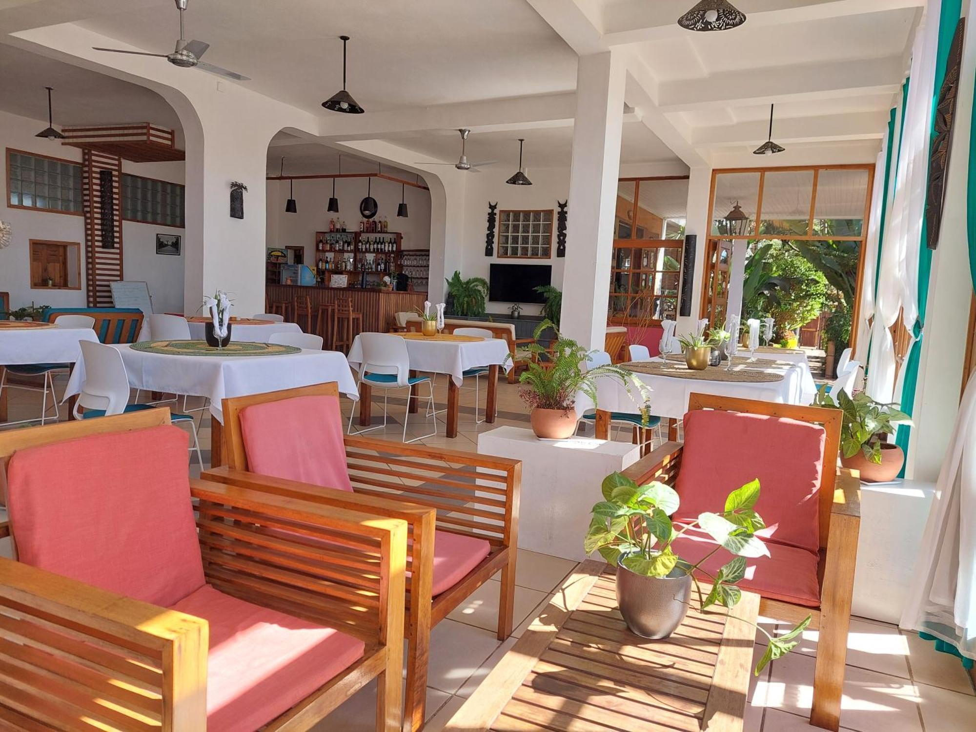 Island Continent Hotel Ivato  外观 照片