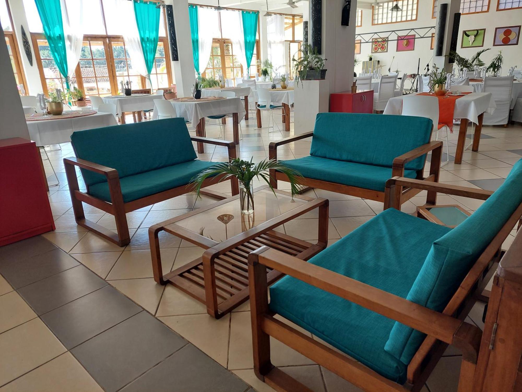Island Continent Hotel Ivato  外观 照片